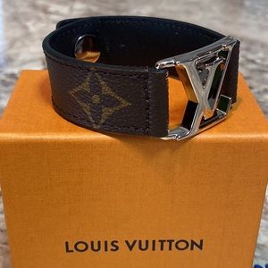 AUTHENTIC🤎❤️LOUIS VUITTON LEATHER BRACELET
